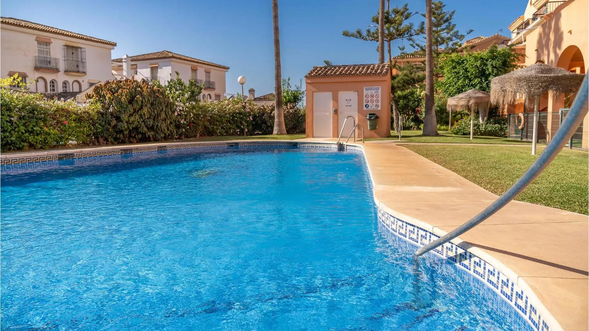 3 Bedroom Cozy Apartment In Las Lagunas De Mijas La Cala De Mijas 0*,